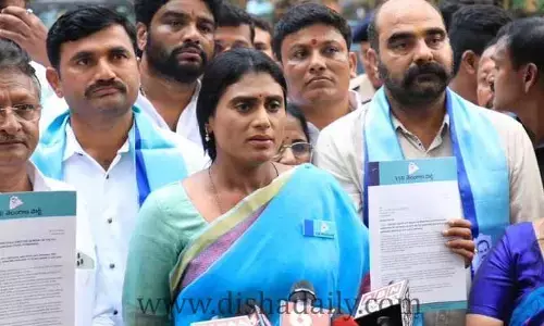 మరోసారి YS షర్మిలకు షాకిచ్చిన తెలంగాణ పోలీసులు
