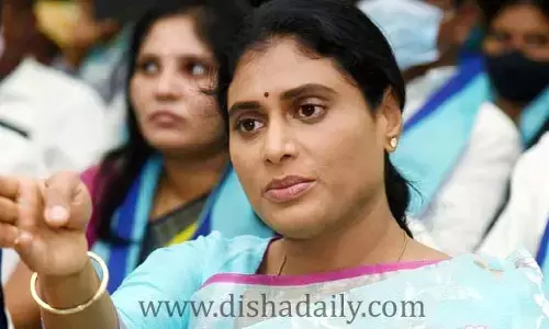 మహిళా IAS చేతులు పట్టుకున్న నీచుడు శంకర్ నాయక్: షర్మిల ఫైర్