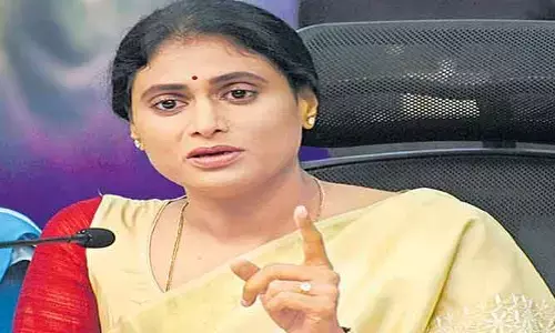 YSR బిడ్డకు సీఎం కేసీఆర్ భయపడుతుండు: YS షర్మిల ఫైర్