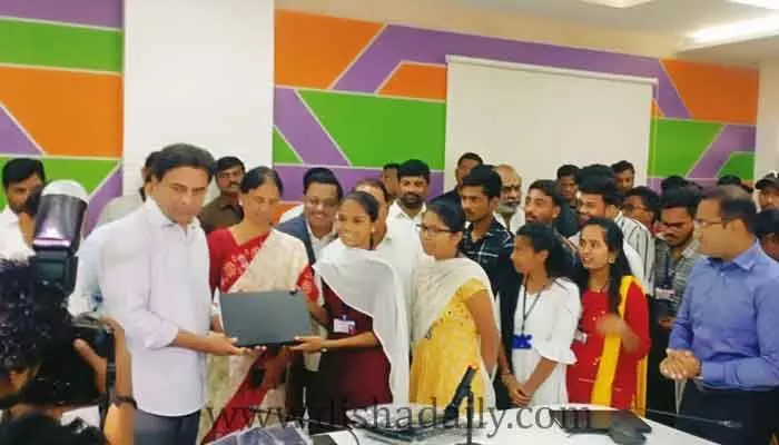 బాసర ట్రిపుల్ ఐటీ అధికారులపై మంత్రి KTR ఫైర్.. బాసర ట్రిపుల్ ఐటీ అధికారులపై మంత్రి KTR ఫైర్..