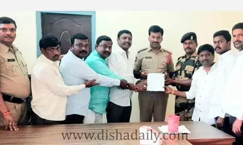 దేశ సైనికునికి ఇంటి స్థలం అందజేసిన గ్రామస్తులు