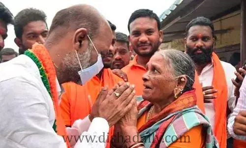 సమస్యలు తెలుసుకుంటూ కొనసాగుతున్న Bandi Sanjay పాదయాత్ర