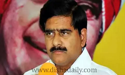 రంగు మారుతున్నా పట్టించుకోరా?: Devineni uma