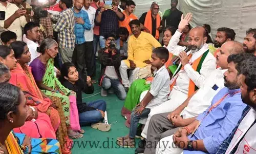 గల్ఫ్ కార్మికుల సమస్యలను కేంద్రం దృష్టికి తీసుకెళ్తా : బండి సంజయ్