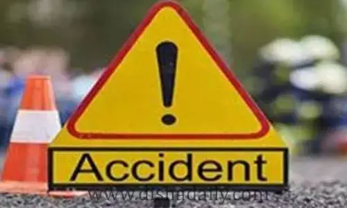 Tirupati జిల్లాలో కారు, బైక్ ఢీ.. ఇద్దరి మృతి