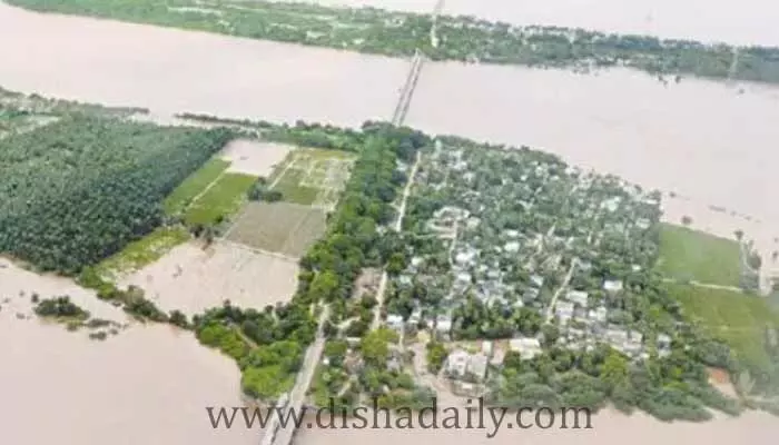 ఏపీలో భారీ వర్షాలు.. బాధితులకు రూ. 2 వేలు, రేషన్ ఏపీలో భారీ వర్షాలు.. బాధితులకు రూ. 2 వేలు, రేషన్