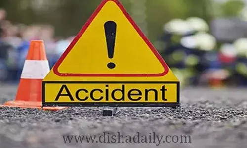 HYD: టిప్పర్ బీభత్సం.. 4 కార్లు, 2 బైకులపైకి..