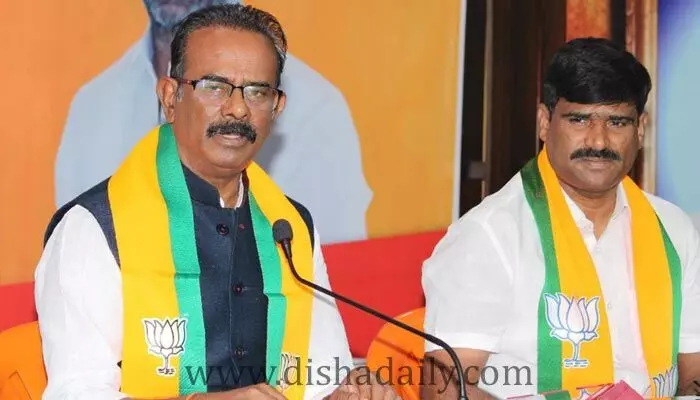 సీఎం రేవంత్, కేసీఆర్ మధ్య మ్యాచ్ ఫిక్సింగ్: మాజీ MP బూర
