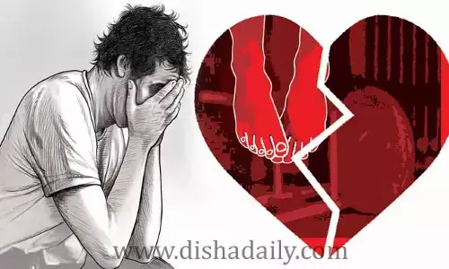 Live Suicide : బాయ్ ఫ్రెండ్‌తో చాట్ చేస్తూ.. మరొకరితో న్యూడ్ వీడియో కాల్.. ప్రేమికుడు లైవ్ సూసైడ్