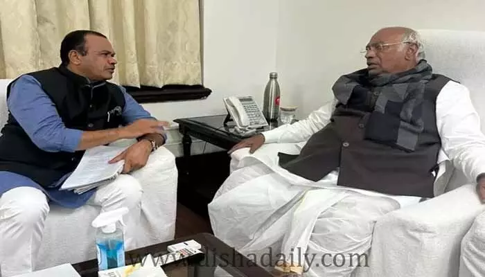 Komatireddy Venkat Reddy కి ఖర్గే కీలక పదవి ఆఫర్ Komatireddy Venkat Reddy కి ఖర్గే కీలక పదవి ఆఫర్