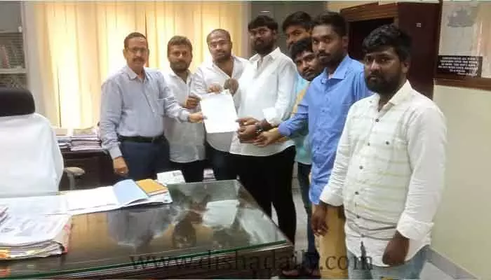 పెండింగ్ ఫీజు, స్కాలర్షిప్లను వెంటనే విడుదల చేయాలి: విద్యార్థి జన సమితి డిమాండ్ పెండింగ్ ఫీజు, స్కాలర్షిప్లను వెంటనే విడుదల చేయాలి: విద్యార్థి జన సమితి డిమాండ్