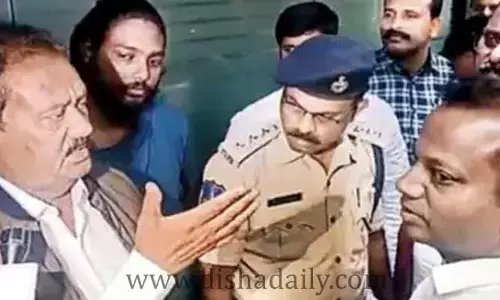 వార్ రూమ్ సీజ్ : కాంగ్రెస్ ఆందోళనలు.. House arrests