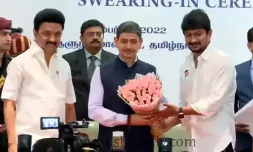 తమిళనాడు క్రీడా మంత్రిగా ప్రమాణస్వీకారం చేసిన హీరో