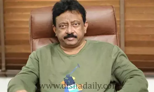 RGVని రాళ్లతో కొట్టి చంపేసేవారు.. Tollywood డైరెక్టర్ సంచలన వ్యాఖ్యలు