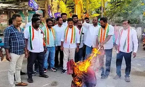 ముఖ్యమంత్రి కేసీఆర్ దిష్టిబొమ్మ దహనం
