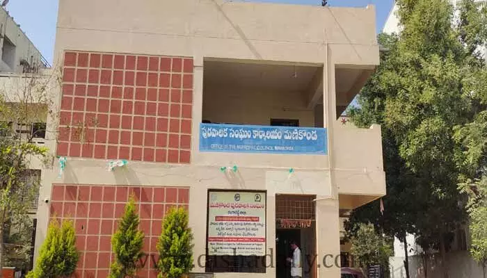 మణికొండ మున్సిపాలిటీలో జోరుగా అక్రమ కట్టడాలు మణికొండ మున్సిపాలిటీలో జోరుగా అక్రమ కట్టడాలు