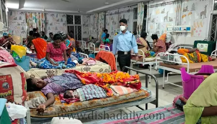 దిశ కథనానికి స్పందన : యూనిఫామ్ తో విధులు నిర్వహిస్తున్న సెక్యూరిటీ గార్డు దిశ కథనానికి స్పందన : యూనిఫామ్ తో విధులు నిర్వహిస్తున్న సెక్యూరిటీ గార్డు