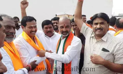 సిరిసిల్లలో బీఆర్ఎస్ షాక్.. బీజేపీలో చేరిన సెస్ మాజీ చైర్మన్