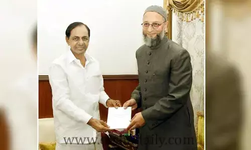 సీఎం కేసీఆర్‌ను కలిసిన ఓవైసీ.. కూతురి పెళ్లికి రావాలని ఆహ్వానం