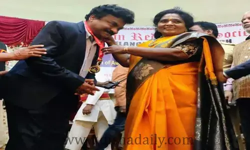 గవర్నర్ చేతుల మీదుగా ప్రొఫెసర్ బాలకిషన్ కు బంగారు పతకం