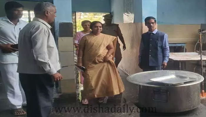 జిల్లా జైలులో సీనియర్ సివిల్ జడ్జి ఆకస్మిక తనిఖీ జిల్లా జైలులో సీనియర్ సివిల్ జడ్జి ఆకస్మిక తనిఖీ