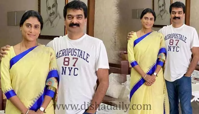 బర్త్ డే రోజున అమెరికా వెళ్లిన షర్మిల.. YSRTP నేతల్లో నిరాశ బర్త్ డే రోజున అమెరికా వెళ్లిన షర్మిల.. YSRTP నేతల్లో నిరాశ