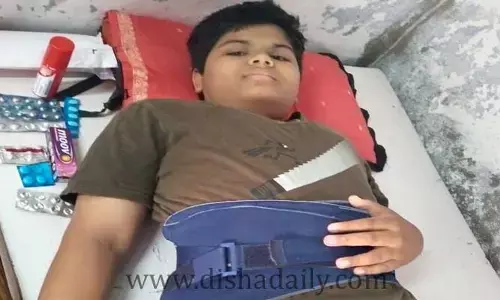 మార్కులు తక్కువొచ్చాయని విద్యార్థిపై టీచర్ పైశాచికం