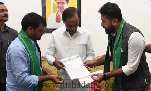 ట్రైబల్ యూనివర్సిటీని ప్రారంభించండి.. సీఎంకు వినతి