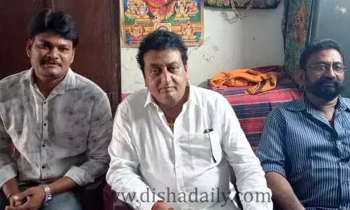 కొత్తపేటలో సినీ నటుడు పృథ్వి సందడి