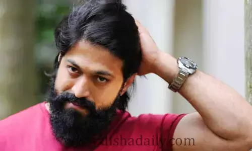 అభిమానులతో 700 సెల్ఫీలు దిగిన KGF hero Yash (వీడియో)