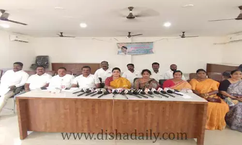 డ్రైనేజీ సమస్య తొలగింపుకు పెద్ద పీట.. Narsampeta మున్సిపల్ చైర్ పర్సన్
