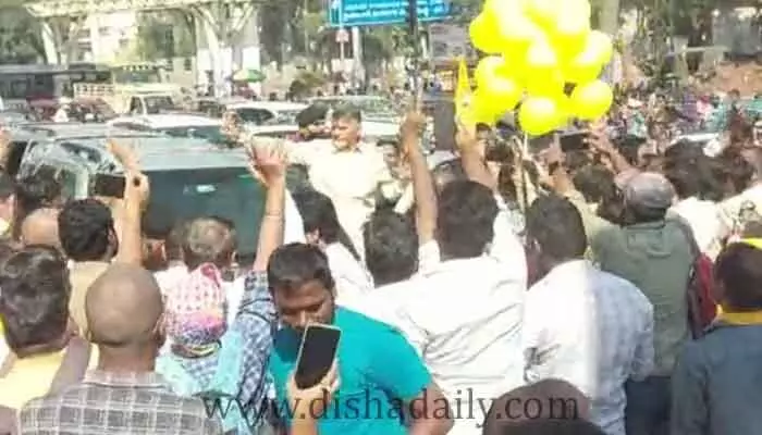 Chandrababu కు ఘన స్వాగతం.. భారీ వాహన ర్యాలీతో ఖమ్మం సభకు.. Chandrababu కు ఘన స్వాగతం.. భారీ వాహన ర్యాలీతో ఖమ్మం సభకు..