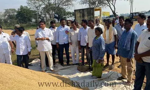 రైతులను వదిలేసిన ప్రభుత్వం.. వడ్లు కొనుగోలు తీరుపై Sridhar Babuఫైర్..