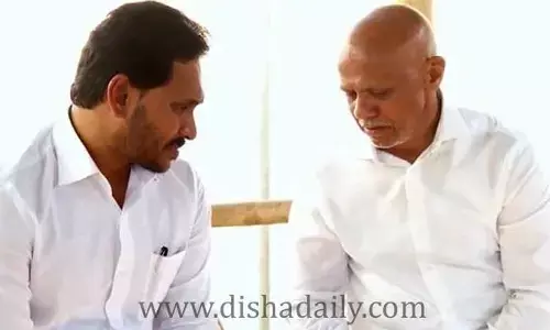 TTD EO ధర్మారెడ్డిని పరామర్శించిన CM YS Jagan
