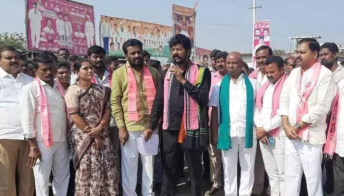గూడూరులో బీఆర్ఎస్ ధర్నా గూడూరులో బీఆర్ఎస్ ధర్నా