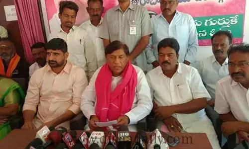 గొంతు నొక్కాలనుకుంటే తిరుగుబాటు తప్పదు: కేంద్రంపై వినోద్ కుమార్ ఫైర్