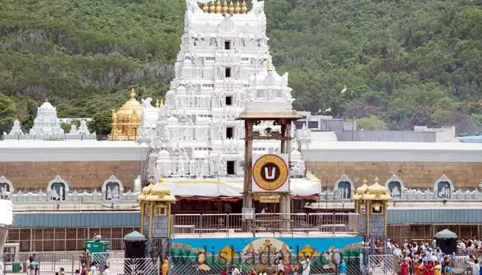 Tirumala Samacharam: తిరుమలలో భక్తుల రద్దీ సాధారణం.. శ్రీవారి దర్శనానికి ఎంత సమయం పడుతుందంటే?