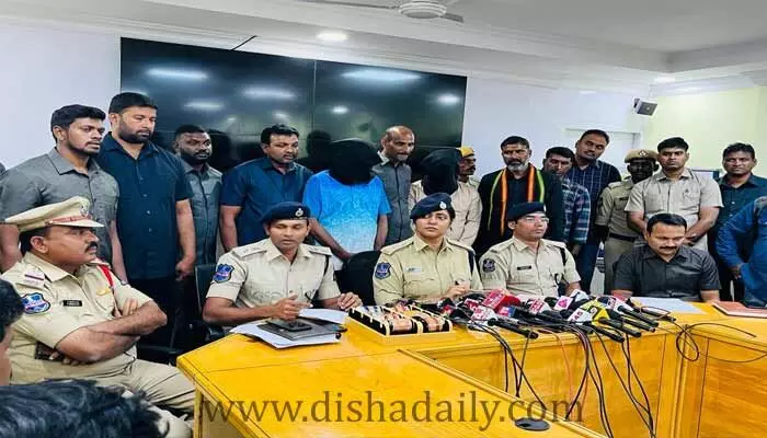 హైదరాబాద్ లో మరో అంతర్జాతీయ Drugs ముఠా అరెస్ట్ హైదరాబాద్ లో మరో అంతర్జాతీయ Drugs ముఠా అరెస్ట్