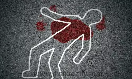 మహిళ దారుణ హత్య.. సహజీవనమే కారణమా?