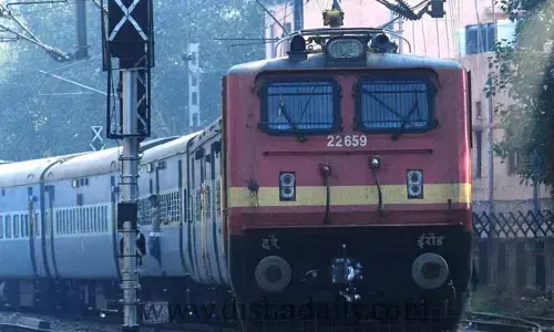 సంక్రాంతి పండగకు ప్రత్యేక రైళ్లు