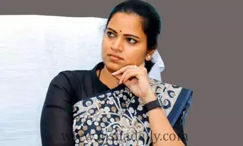 ఏపీ మంత్రికి హైకోర్టు నోటీసులు