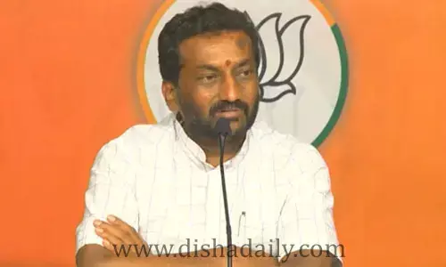 CM KCRకు దమ్ముంటే.. ఆ ఎంపీతో రాజీనామా చేయించాలి: రఘునందన్ రావు సవాల్