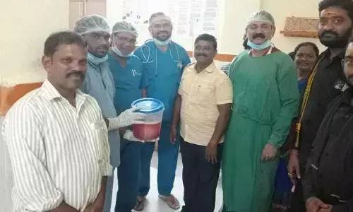 3 కేజీల కణితిని తొలగించిన ప్రభుత్వ ఆస్పత్రి వైద్యులు