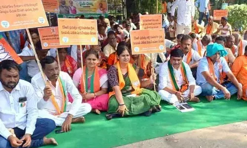ఇంకా కూడా ఇయ్యవా కేసీఆర్.. ఆ డబ్బులు: కీర్తి రెడ్డి