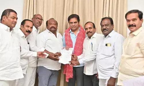 రేషన్ డీలర్ల సమస్యల పరిష్కారానికి కృషి చేస్తా: మంత్రి కేటీఆర్