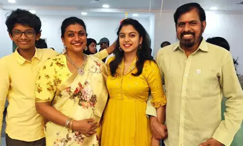 రోజా కూతురి ఫొటోలు మార్ఫింగ్.. కన్నీరు పెట్టుకున్న నటి