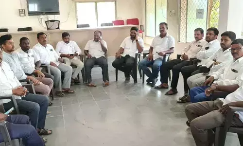 ఛీ... ఈ సర్పంచ్ గిరి చేయడం కంటే రాజీనామా చేయడం మేలు