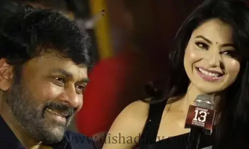 స్టేజ్ పైనే Chiranjeevi సరసాలు.. ఏ Heroine తో తెలుసా?