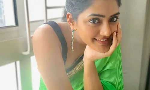 Eesha Rebba: చీర కట్టు లో  ఘాటు అందాలు...ఎద ఎత్తులు, నడుము అందాలు ..