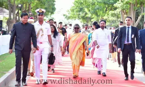 రామ‌ప్ప అద్భుతం..! శిల్ప సౌంద‌ర్యానికి ముగ్దురాలైన రాష్ట్రపతి